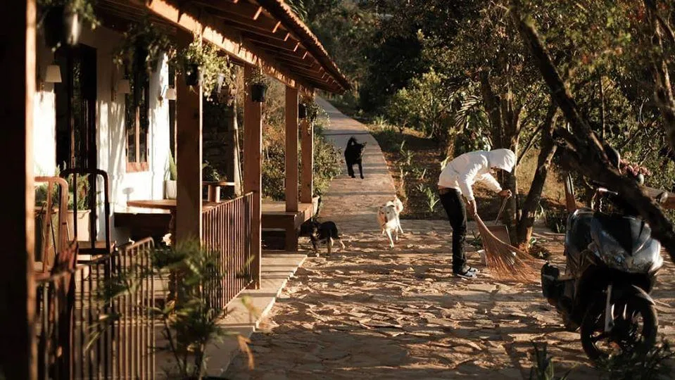 Một góc sân nhà (Ảnh: Fanpage Đợi Một Người)