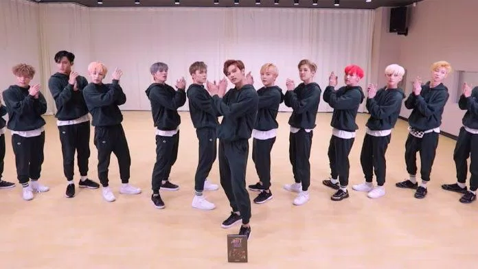 SEVENTEEN với vũ đạo đều tăm tắp