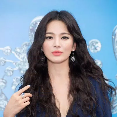 Song Hye Kyo lột xác với phong cách sexy. (Ảnh: Internet)