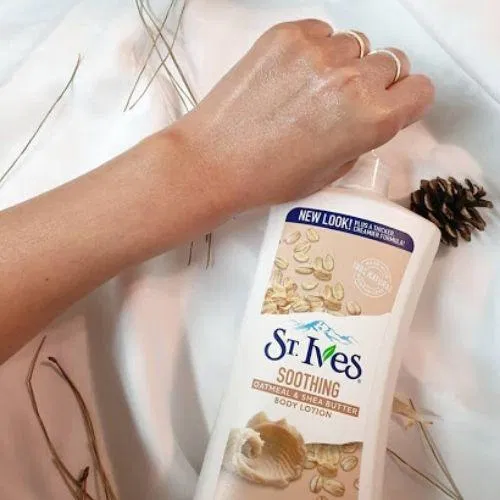Sử dụng sữa dưỡng thể St.Ives Soothing Oatmeal and Shea Butter Body Lotion đều đặn mỗi ngày để có làn da căng mịn tràn đầy sức sống sữa dưỡng thể trắng da