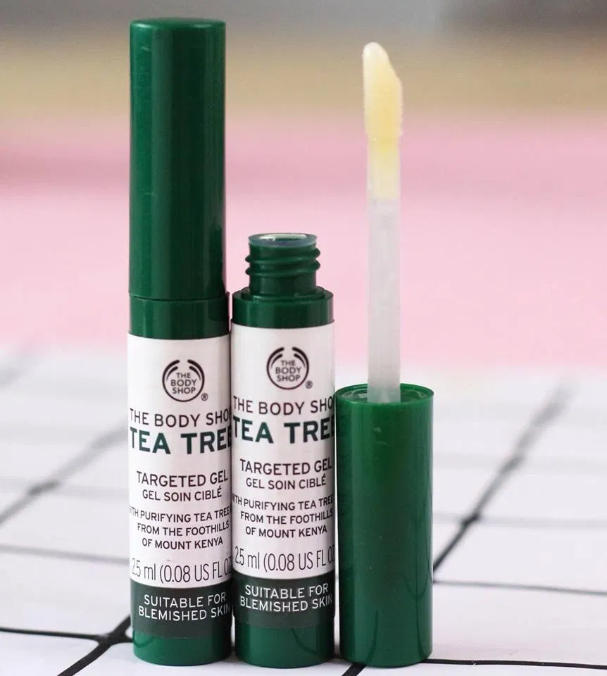 The Body Shop Tea Tree Targeted Gel với thành phần chính là tràm trà giúp xóa thâm hiệu quả the body shop tea tree