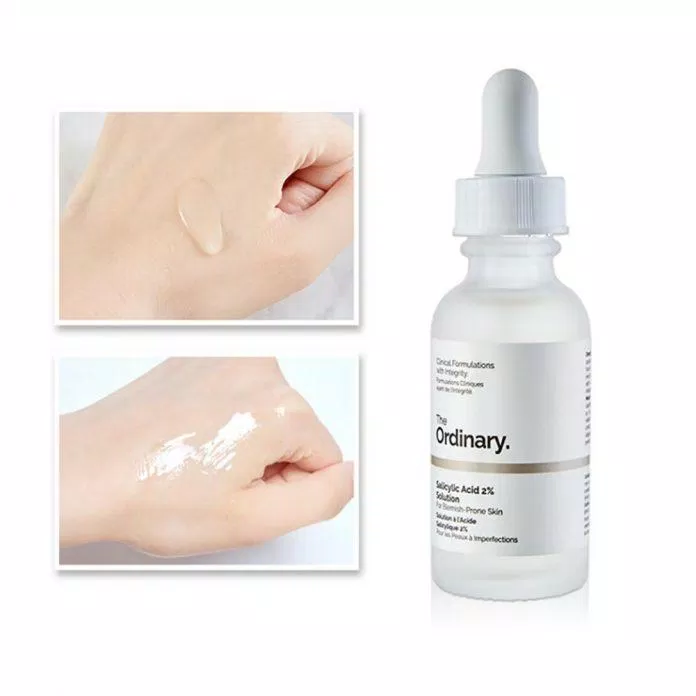 The Ordinary Salicylic Acid 2% Solution có kết cấu lỏng và hơi nhờn dính trên da. (nguồn: Internet)