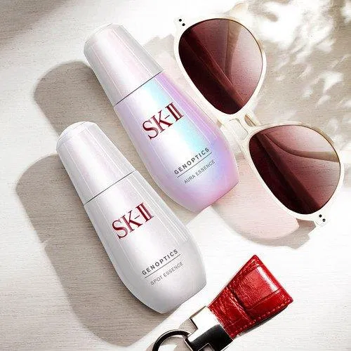 Tinh chất trị thâm nám SK-II GenOptics Spot Essence có thiết kế vô cùng sang trọng và cao cấp tinh chất trị nám skii