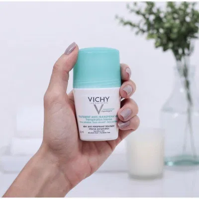 Lăn cánh Vichy an toàn cho mọi làn da với bảng thành phần tự nhiên lành tính. (Ảnh: Internet) Lăn cánh Vichy an toàn cho mọi làn da với bảng thành phần tự nhiên lành tính. (Ảnh: Internet)