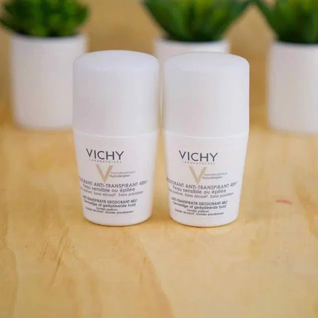 Lăn vùng da cánh Vichy có tới 4 mùi đa dạng cho nàng tha hồ lựa chọn. (Ảnh: Internet) Lăn vùng da cánh Vichy có tới 4 mùi đa dạng cho nàng tha hồ lựa chọn. (Ảnh: Internet)