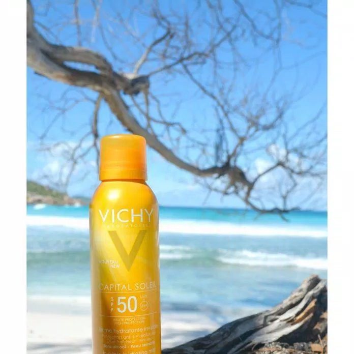 Xịt chống nắng Vichy giúp bảo vệ da trước những tác động của ánh nắng mặt trời và tia UVA, UVB gây ung thư, sạm, bỏng rát da. (Ảnh: Internet)