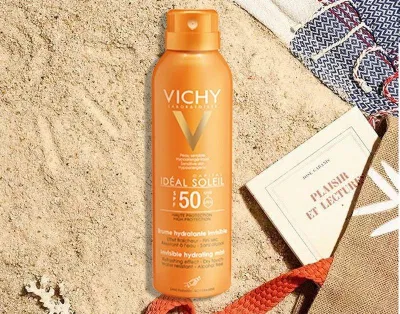 Một ưu điểm của xịt chống nắng Vichy chính là khả năng chống nắng cho cả cơ thể, thiết kế nhỏ gọn cho nàng thuận tiện sử dụng. (Ảnh: Internet) Một ưu điểm của xịt chống nắng Vichy chính là khả năng chống nắng cho cả cơ thể, thiết kế nhỏ gọn cho nàng thuận tiện sử dụng. (Ảnh: Internet)
