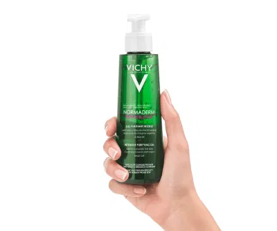 Gel rửa mặt sạch sâu dưới lỗ chân lông cùng các thành phần lành tính, tự nhiên, vô cùng an toàn với ngay cả làn da nhạy cảm. (Ảnh: Internet) Gel rửa mặt sạch sâu dưới lỗ chân lông cùng các thành phần lành tính, tự nhiên, vô cùng an toàn với ngay cả làn da nhạy cảm. (Ảnh: Internet)
