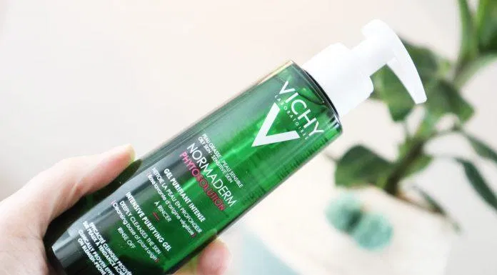 Nàng nhất định không nên bỏ qua gel rửa mặt sạch sâu Vichy bởi những ưu điểm vượt trội cùng công dụng hiệu quả cao. Đặc biệt, em này có mùi hương thảo mộc nhẹ nhàng thích lắm đấy. (Ảnh: Internet) Nàng nhất định không nên bỏ qua gel rửa mặt sạch sâu Vichy bởi những ưu điểm vượt trội cùng công dụng hiệu quả cao. Đặc biệt, em này có mùi hương thảo mộc nhẹ nhàng thích lắm đấy. (Ảnh: Internet)