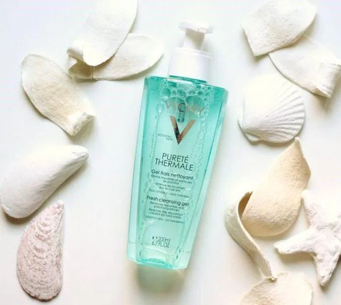 Bảng thành phần tuy không quá nổi bật nhưng phát huy hết sức công dụng của gel rửa mặt Vichy mà không gây căng rít sau rửa mặt. (Ảnh: Internet) Bảng thành phần tuy không quá nổi bật nhưng phát huy hết sức công dụng của gel rửa mặt Vichy mà không gây căng rít sau rửa mặt. (Ảnh: Internet)