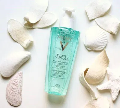 Bảng thành phần tuy không quá nổi bật nhưng phát huy hết sức công dụng của gel rửa mặt Vichy mà không gây căng rít sau rửa mặt. (Ảnh: Internet) Bảng thành phần tuy không quá nổi bật nhưng phát huy hết sức công dụng của gel rửa mặt Vichy mà không gây căng rít sau rửa mặt. (Ảnh: Internet)