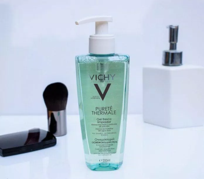 Sữa rửa mặt dạng gel Vichy làm sạch sâu cả cặn trang điểm dưới lỗ chân lông, nuôi dưỡng làn da khỏe mạnh từ bên trong, giữ da luôn được ẩm mượt, mịn màng. (Ảnh: Internet)