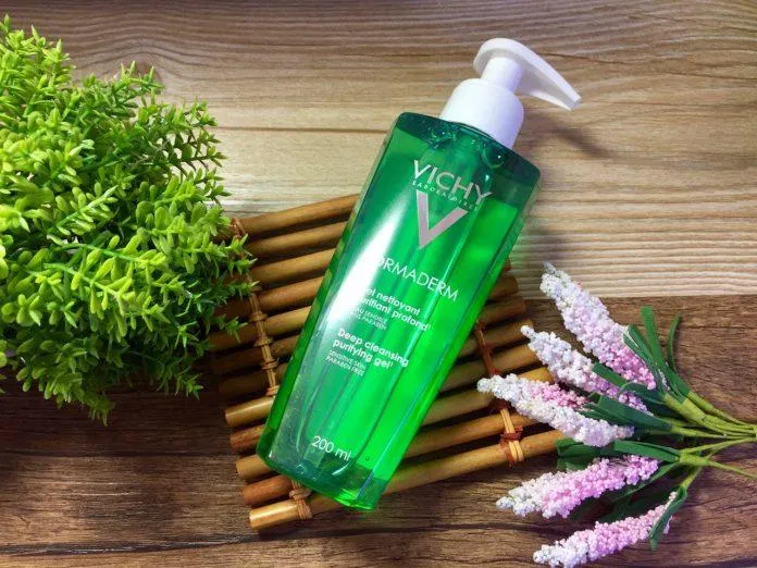 Khả năng làm sạch sâu không gây nhờn rít và ngăn ngừa hình thành mụn là những công dụng vượt trội của dòng gel rửa mặt sạch sâu từ Vichy. (Ảnh: Internet) Khả năng làm sạch sâu không gây nhờn rít và ngăn ngừa hình thành mụn là những công dụng vượt trội của dòng gel rửa mặt sạch sâu từ Vichy. (Ảnh: Internet)