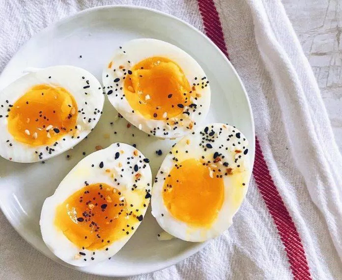 Ăn trứng vào bữa sáng 
