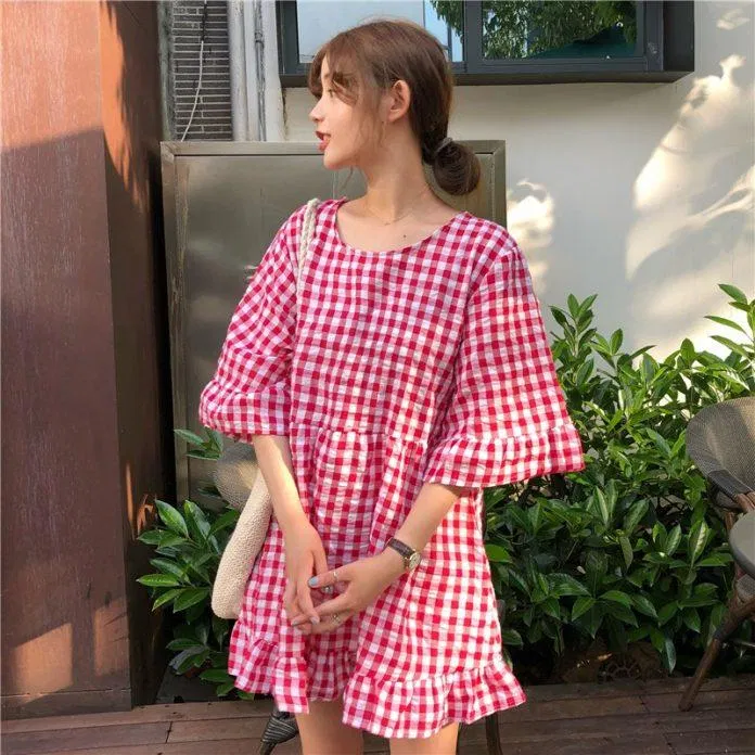 Váy babydoll sọc đỏ (nguồn ảnh: internet.) Váy babydoll sọc đỏ (nguồn ảnh: internet.)