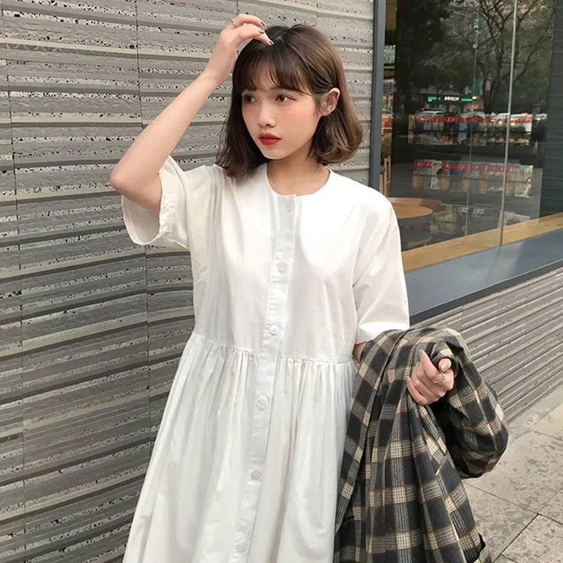 Váy babydoll trắng trơn (nguồn ảnh: internet) Váy babydoll trắng trơn (nguồn ảnh: internet)