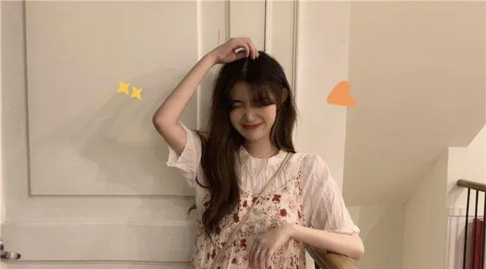 Váy yếm hoa nhí phong cách ulzzang. (nguồn ảnh: internet.) Váy yếm hoa nhí phong cách ulzzang. (nguồn ảnh: internet.)