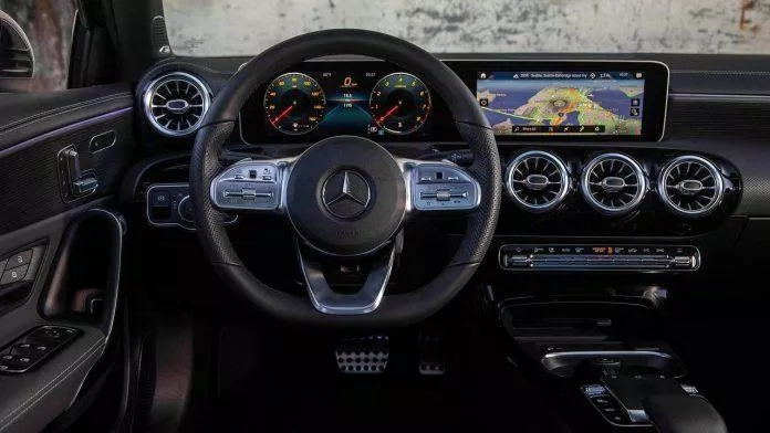 Hệ thống thông tin giải trí Mercedes-Benz MBUX. Ảnh: internet