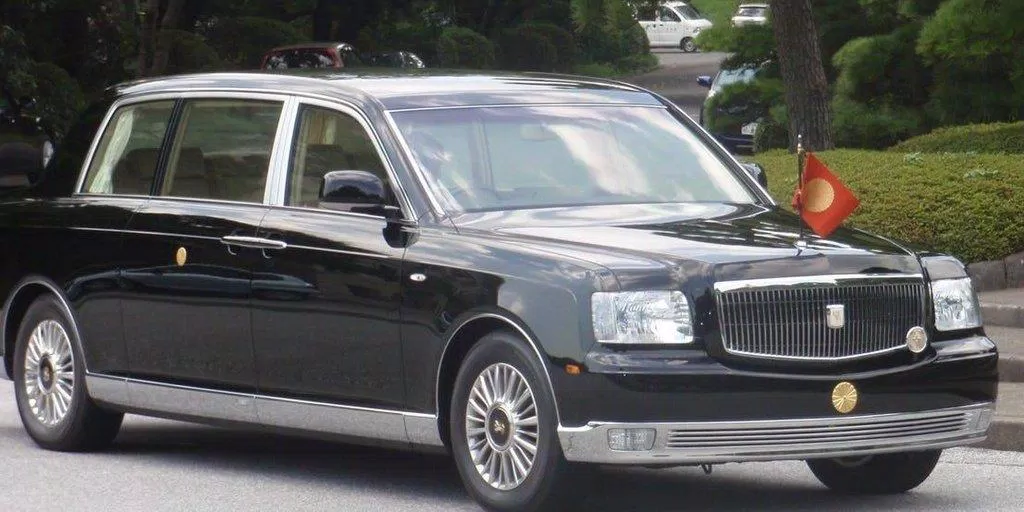 Toyota Century Royal được dùng cho Nhật Bản. Ảnh: internet