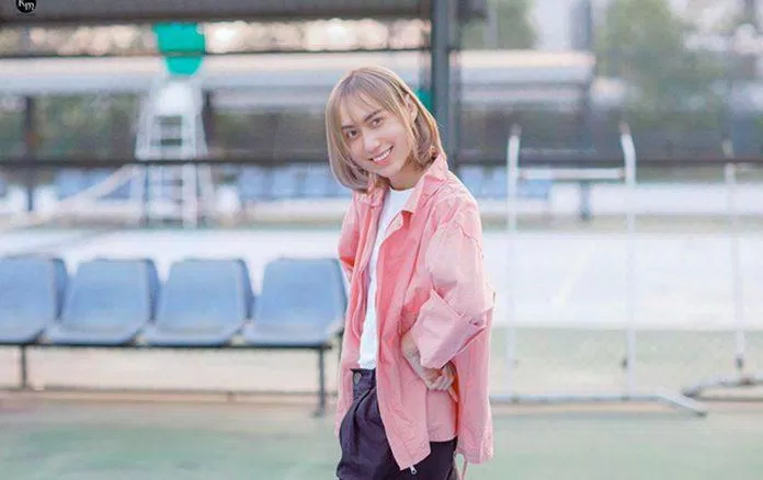 giọng ca "Ngày ấy bạn và tôi" thì thấy việc để tóc dài và cắt mái thưa Hàn Quốc