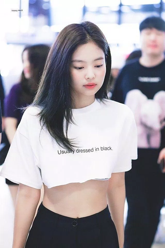 Mẫu áo ưa chuộng của Jennie. (Nguồn: Internet)