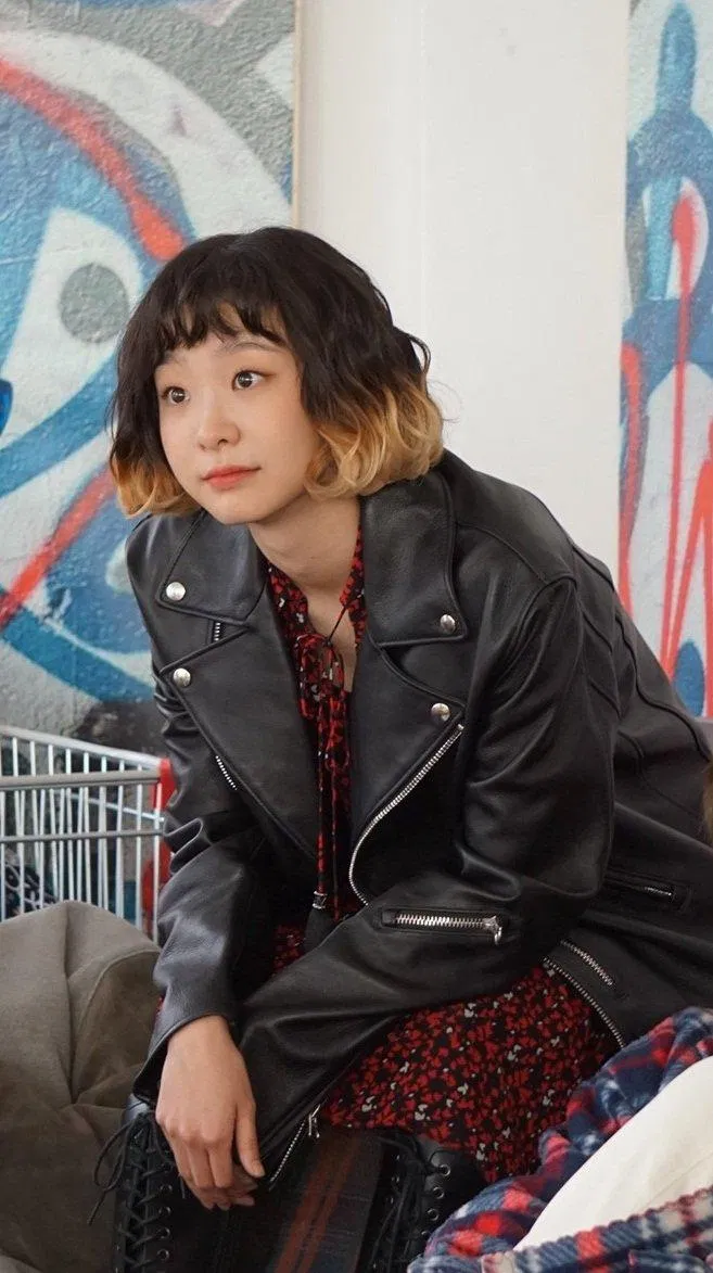 Kiểu tóc và phong cách thời trang "chất lừ". (Nguồn: Internet)