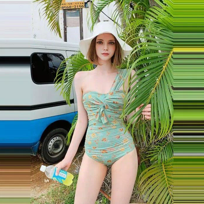 Áo tắm dành cho cô nàng vai rộng