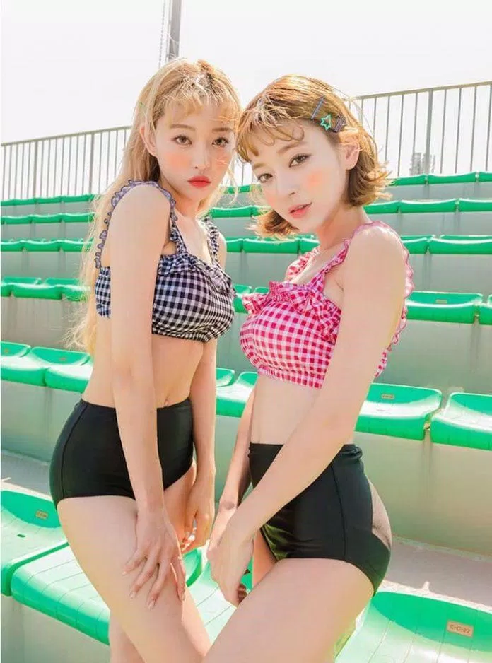 Áo tắm dành cho cô nàng vai rộng