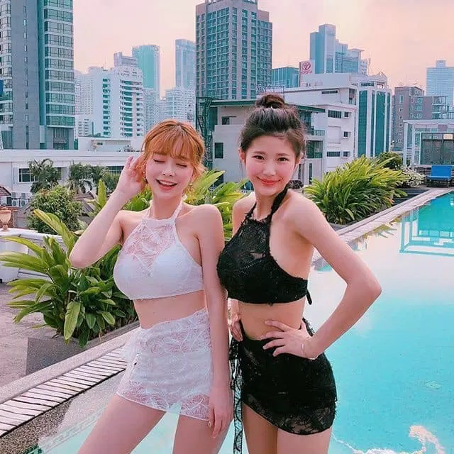 Áo tắm dành cho cô nàng vai rộng