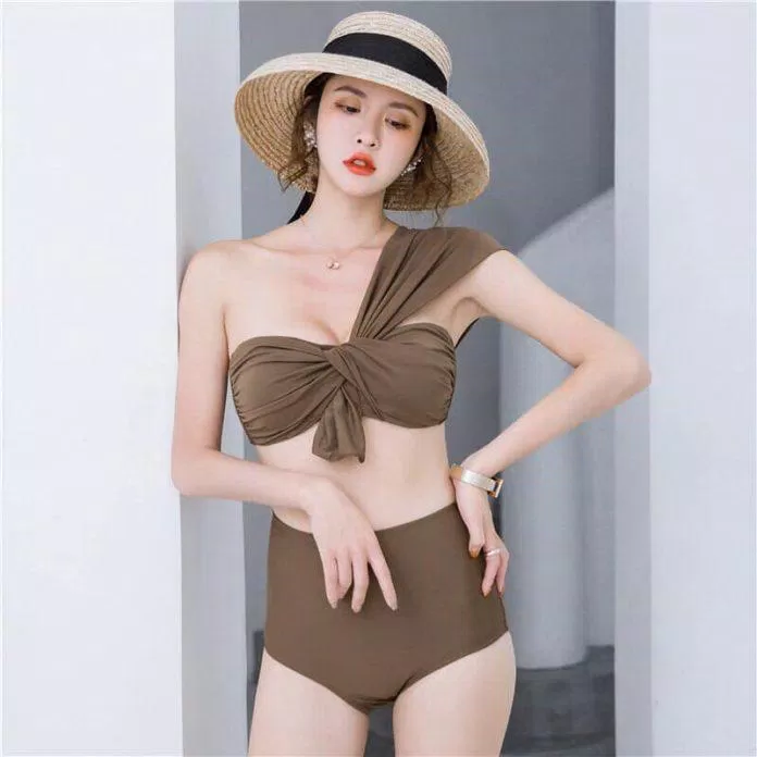 Áo tắm dành cho cô nàng vai rộng