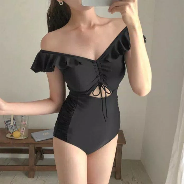 Áo tắm dành cho cô nàng vai rộng
