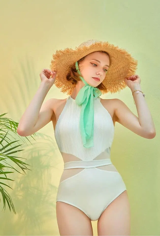 Áo tắm dành cho cô nàng vai rộng