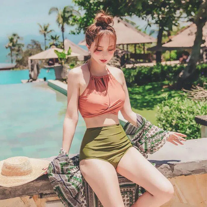 Áo tắm dành cho cô nàng vai rộng