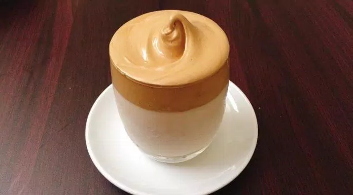 Cà phê bọt biển sẽ chinh phục bạn ngay từ giây đầu tiên (ảnh: Facebook Ao Dai Tra My)