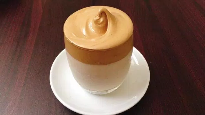 Cà phê bọt biển sẽ chinh phục bạn ngay từ giây đầu tiên (ảnh: Facebook Ao Dai Tra My)