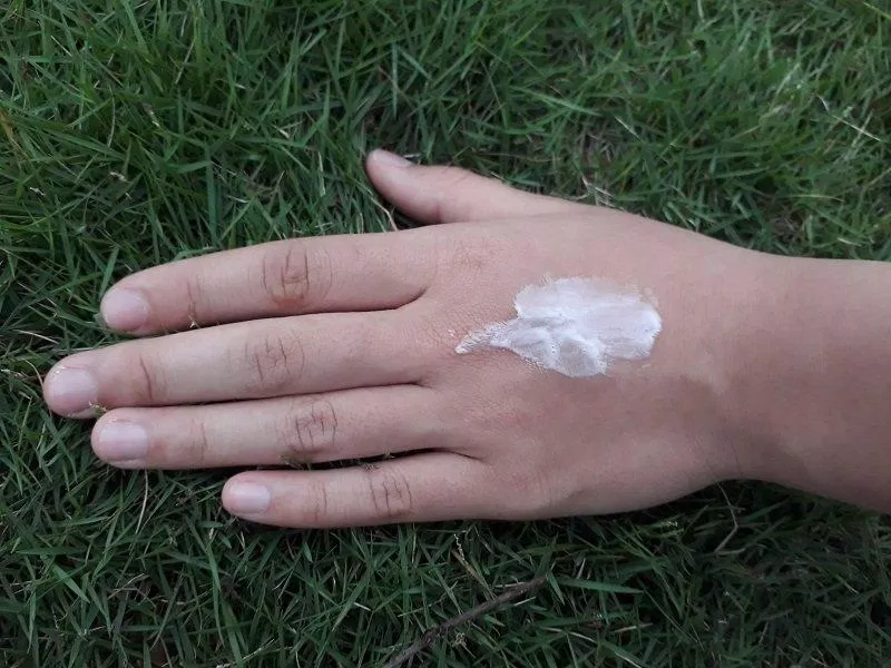 Sữa rửa mặt dạng kem, đặc, màu trắng ngọc trai, hương thơm dậy mùi cam chanh tinh khiết (ảnh: BlogAnChoi). Sữa rửa mặt dạng kem, đặc, màu trắng ngọc trai, hương thơm dậy mùi cam chanh tinh khiết (ảnh: BlogAnChoi).