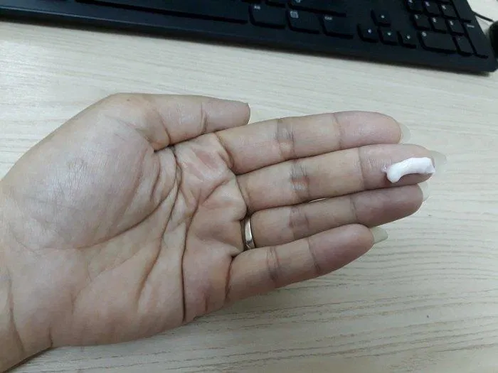 Chất kem màu hồng phớt, lưu giữ hương thơm lâu trên da (ảnh: BlogAnChoi) Chất kem màu hồng phớt, lưu giữ hương thơm lâu trên da (ảnh: BlogAnChoi)