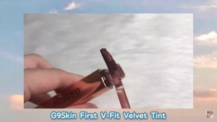 Cọ đánh son G9Skin First V-Fit Velvet Tint có dạng thuôn dài, hơi cong nhẹ.  (nguồn: internet)