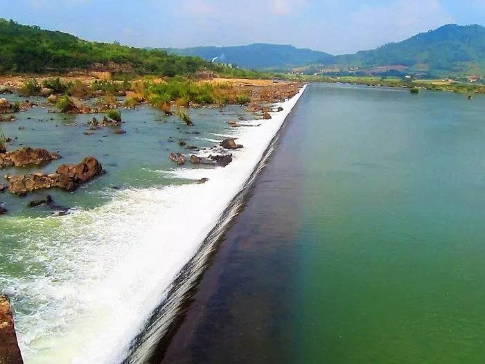 Đập Đồng Cam