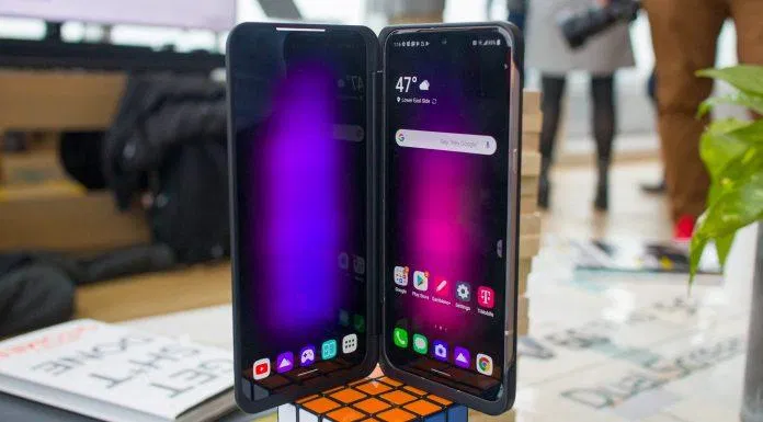 Màn hình kép của LG V60. Ảnh: internet