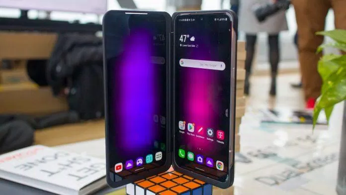 Màn hình kép của LG V60. Ảnh: internet
