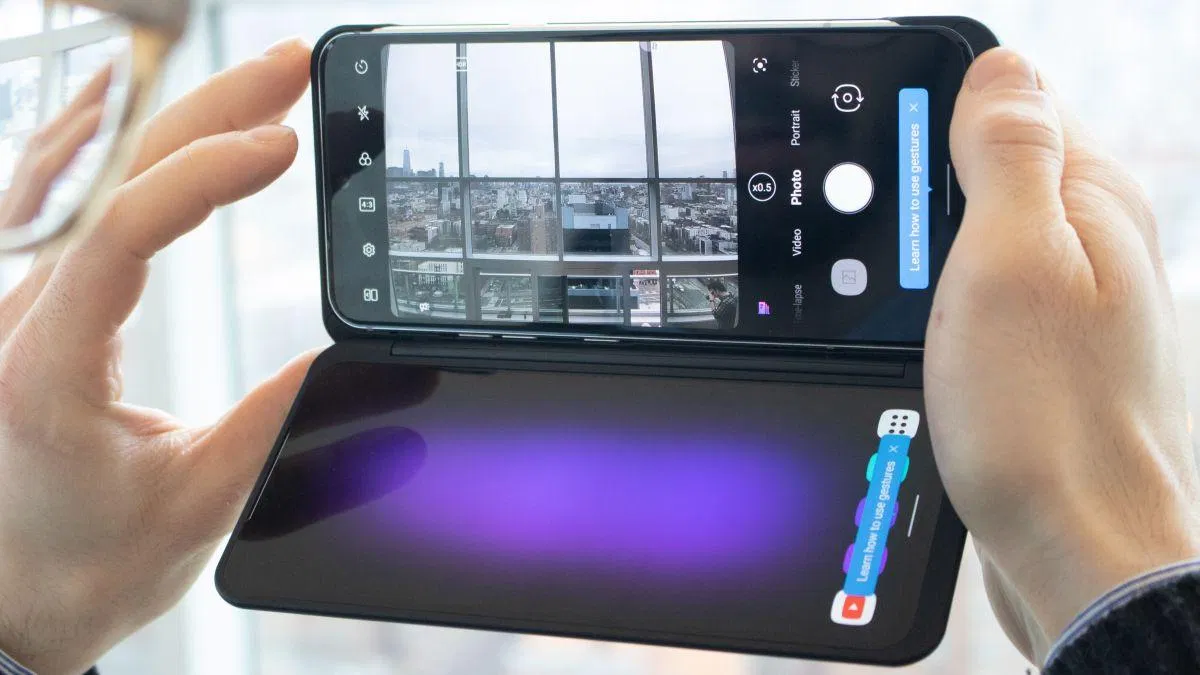 Sử dụng 2 màn hình cũng rất thú vị. Ảnh: internet