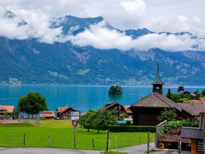 Hồ Brienz ngoài đời thực