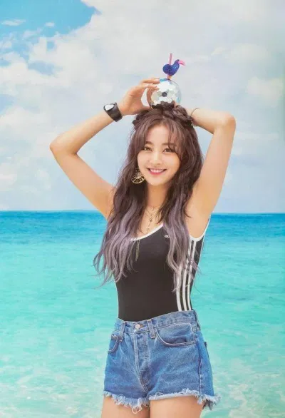 Jihyo - trưởng nhóm tài năng và xinh đẹp của TWICE.