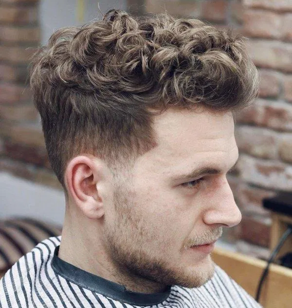 Kiểu tóc Curly Pompadour
