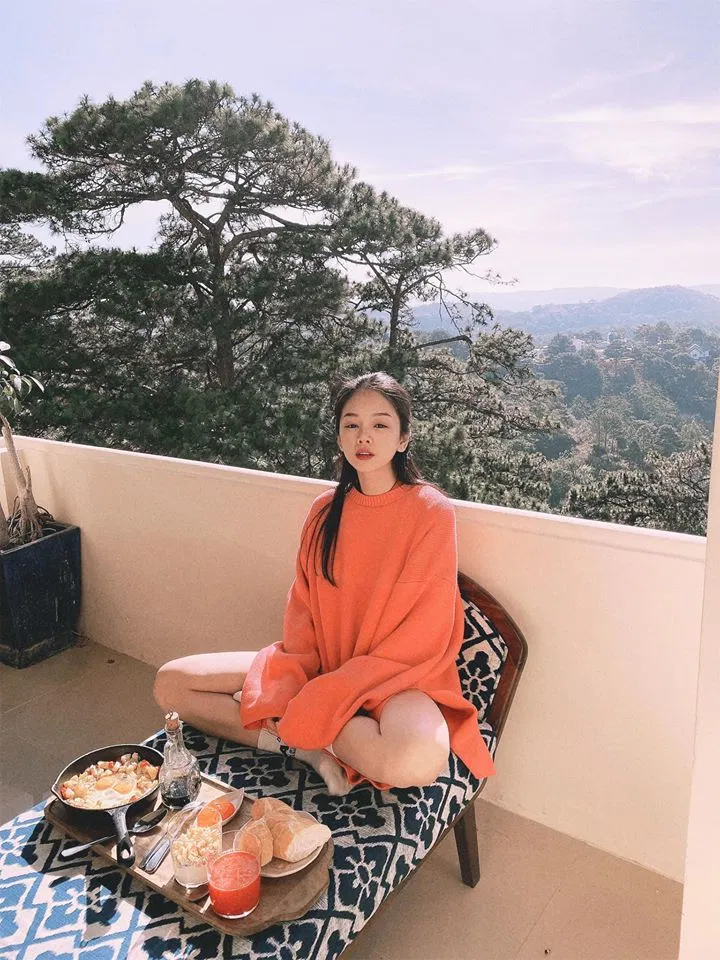 Đồ ăn ngon đẹp mắt vẫn giữa cái view nắng nhẹ thế này, nhất định phải check in ngay (Ảnh: Fanpage Dreamers: home & coffee)
