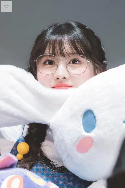 TWICE Momo cực kỳ đáng yêu ở ngoài đời.