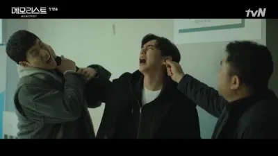 Khoảnh khắc lầy lội của Dong Baek, Koo Kyung Tan, Oh Se Hoon ( Ảnh: Internet)