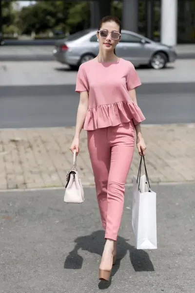 Set đồ hồng pastel. (nguồn ảnh: internet) Set đồ hồng pastel. (nguồn ảnh: internet)