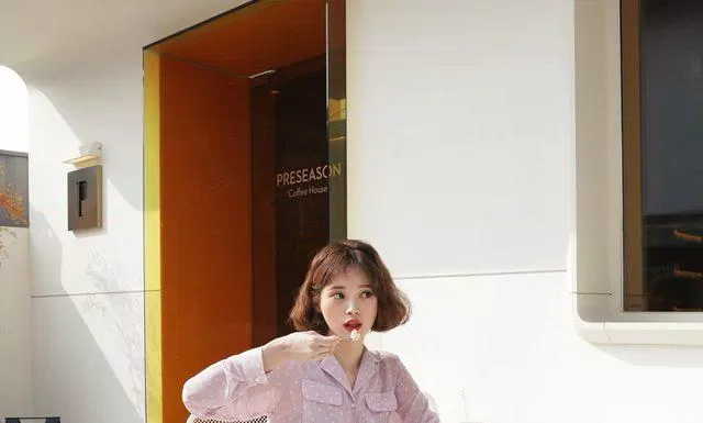 Áo sơ mi màu hồng pastel phối. (nguồn ảnh: internet) Áo sơ mi màu hồng pastel phối. (nguồn ảnh: internet)